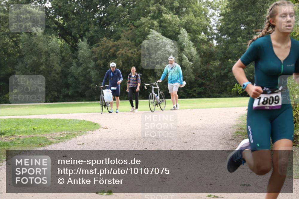 30.08.2026 - Elbe Triathlon Hamburg Antke Förster http://msf.ph/oto/10107075 30.08.2026 12:47:49 Laufen 1809 meine-sportfotos.de