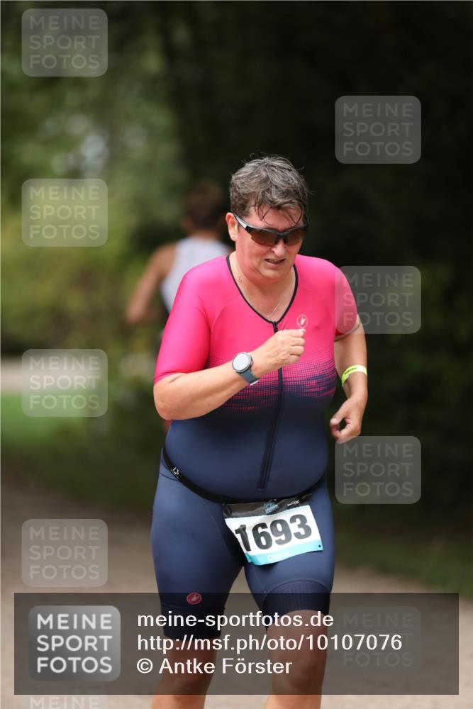 30.08.2026 - Elbe Triathlon Hamburg Antke Förster http://msf.ph/oto/10107076 30.08.2026 12:30:12 Laufen 1693 meine-sportfotos.de
