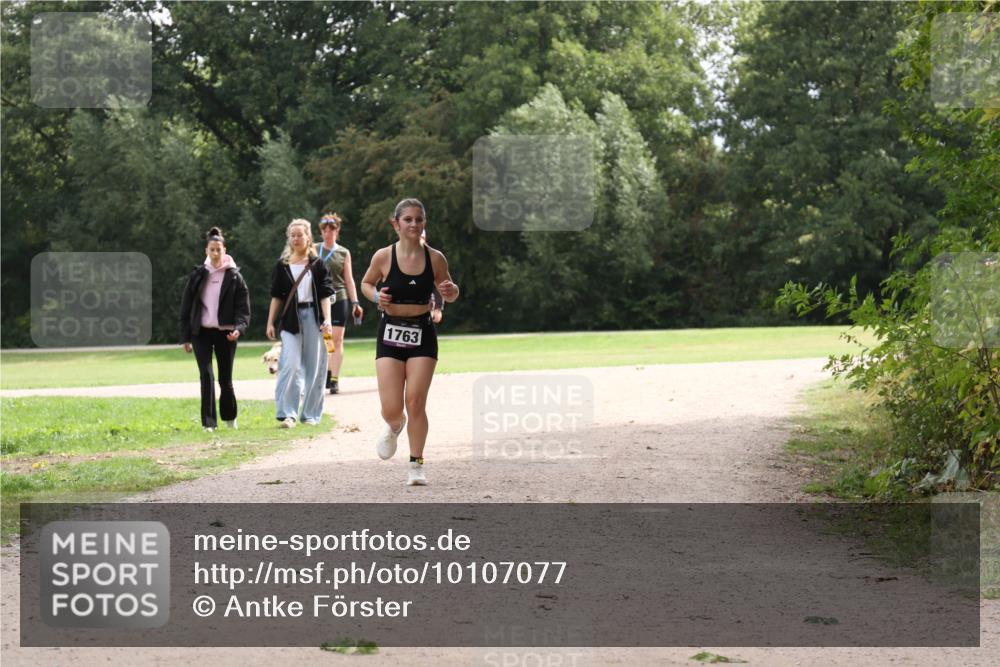 30.08.2026 - Elbe Triathlon Hamburg Antke Förster http://msf.ph/oto/10107077 30.08.2026 12:48:29 Laufen 1763 meine-sportfotos.de