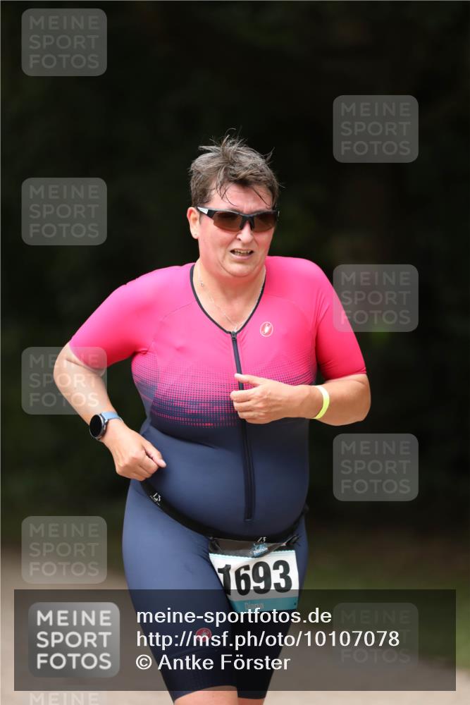30.08.2026 - Elbe Triathlon Hamburg Antke Förster http://msf.ph/oto/10107078 30.08.2026 12:30:13 Laufen 1693 meine-sportfotos.de
