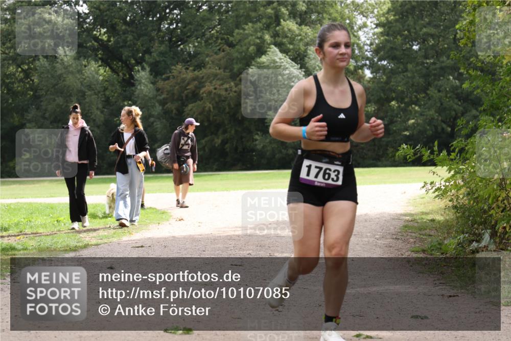 30.08.2026 - Elbe Triathlon Hamburg Antke Förster http://msf.ph/oto/10107085 30.08.2026 12:48:31 Laufen 1763 meine-sportfotos.de