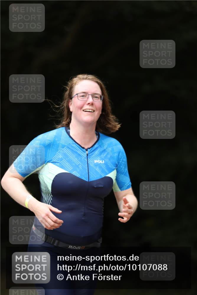30.08.2026 - Elbe Triathlon Hamburg Antke Förster http://msf.ph/oto/10107088 30.08.2026 12:30:28 Laufen  meine-sportfotos.de