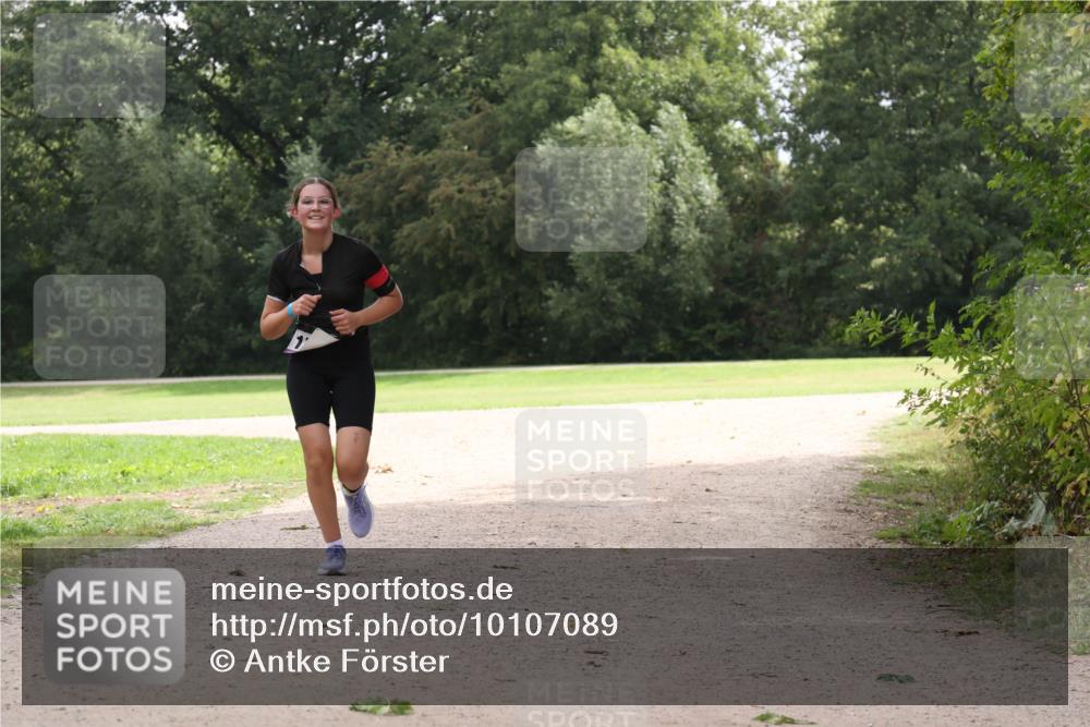 30.08.2026 - Elbe Triathlon Hamburg Antke Förster http://msf.ph/oto/10107089 30.08.2026 12:48:55 Laufen 1 meine-sportfotos.de