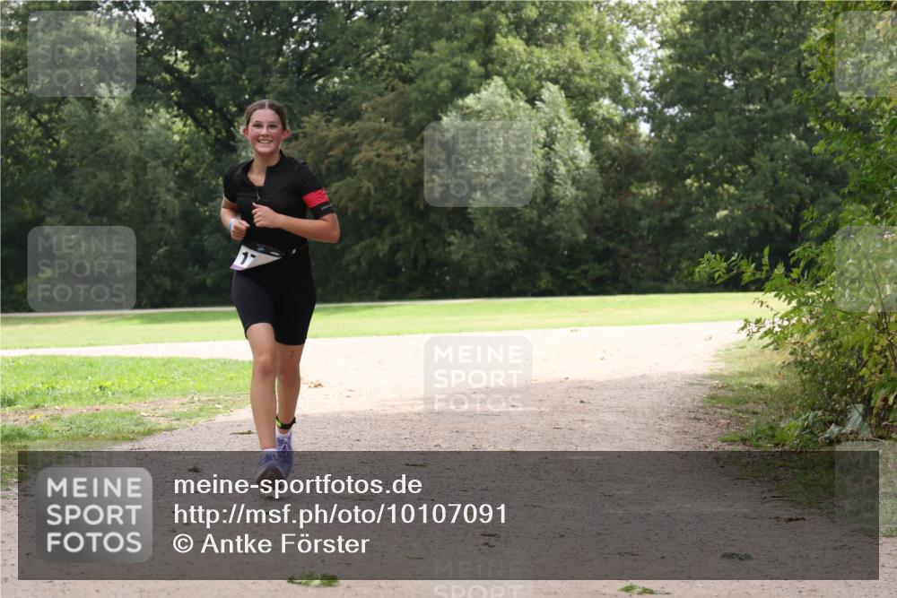 30.08.2026 - Elbe Triathlon Hamburg Antke Förster http://msf.ph/oto/10107091 30.08.2026 12:48:55 Laufen 17 meine-sportfotos.de