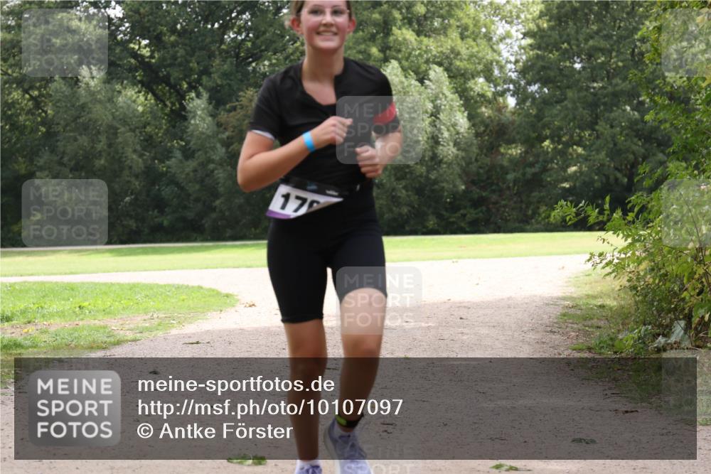 30.08.2026 - Elbe Triathlon Hamburg Antke Förster http://msf.ph/oto/10107097 30.08.2026 12:48:57 Laufen 17 meine-sportfotos.de