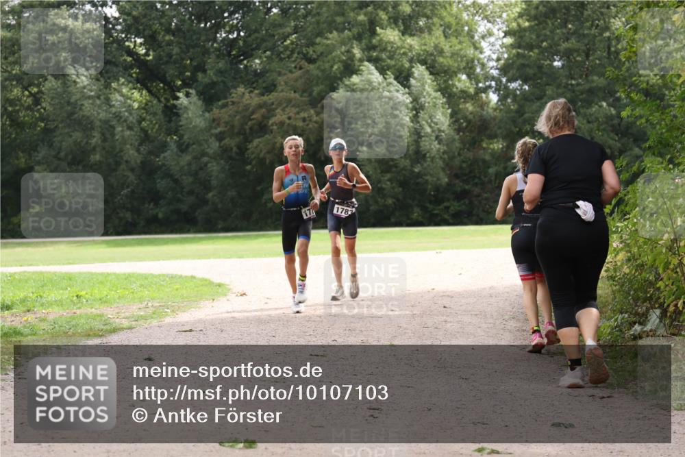 30.08.2026 - Elbe Triathlon Hamburg Antke Förster http://msf.ph/oto/10107103 30.08.2026 12:49:06 Laufen 177, 1783 meine-sportfotos.de