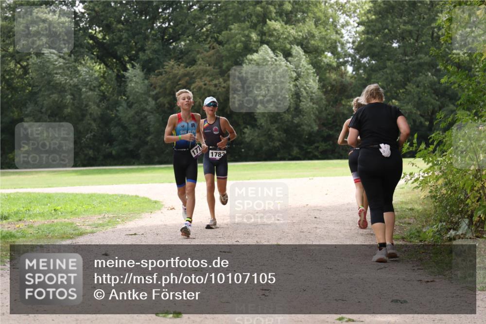 30.08.2026 - Elbe Triathlon Hamburg Antke Förster http://msf.ph/oto/10107105 30.08.2026 12:49:07 Laufen 177, 1783 meine-sportfotos.de