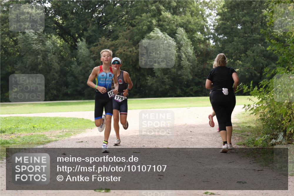 30.08.2026 - Elbe Triathlon Hamburg Antke Förster http://msf.ph/oto/10107107 30.08.2026 12:49:08 Laufen 177, 1783 meine-sportfotos.de