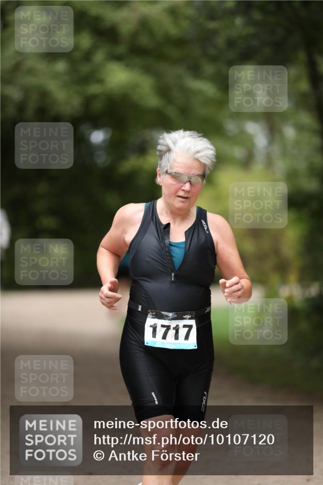 30.08.2026 - Elbe Triathlon Hamburg Antke Förster http://msf.ph/oto/10107120 30.08.2026 12:30:58 Laufen 1717, 2 meine-sportfotos.de