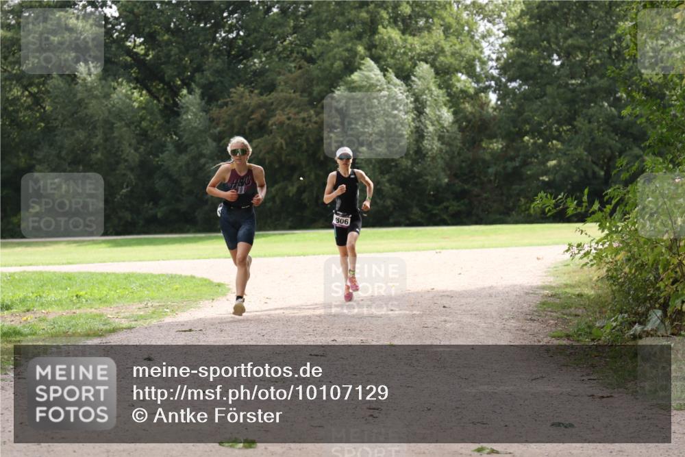 30.08.2026 - Elbe Triathlon Hamburg Antke Förster http://msf.ph/oto/10107129 30.08.2026 12:49:49 Laufen 806 meine-sportfotos.de