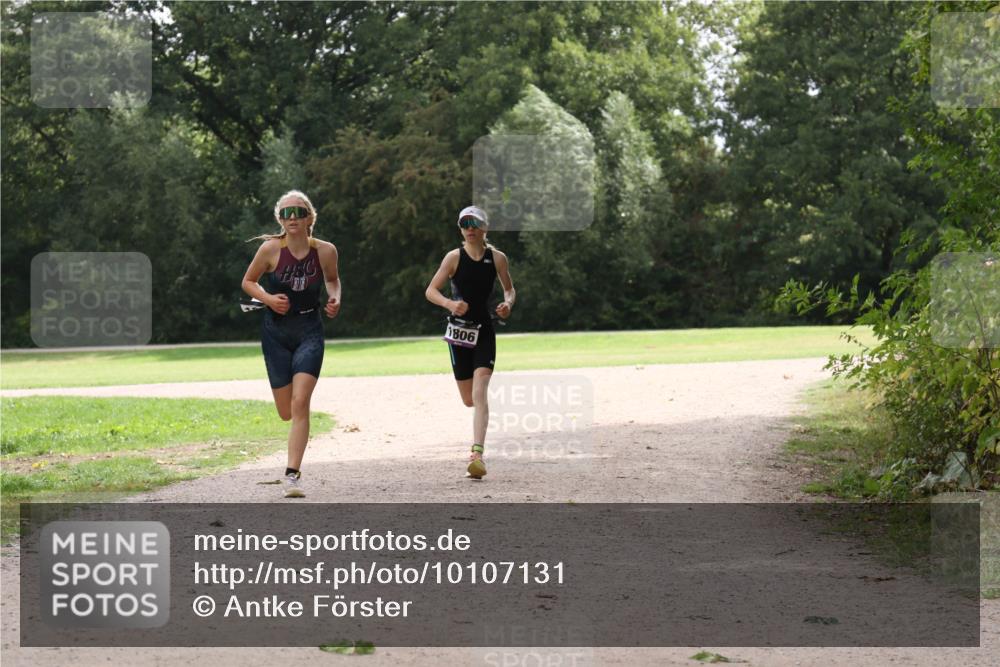 30.08.2026 - Elbe Triathlon Hamburg Antke Förster http://msf.ph/oto/10107131 30.08.2026 12:49:50 Laufen 1806 meine-sportfotos.de