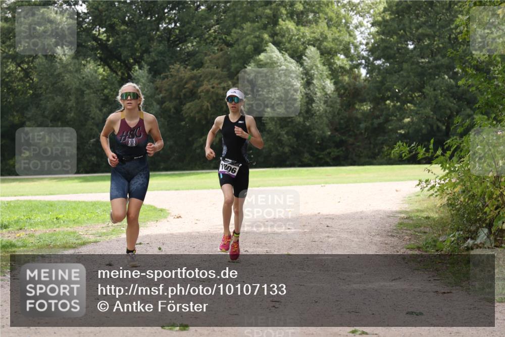 30.08.2026 - Elbe Triathlon Hamburg Antke Förster http://msf.ph/oto/10107133 30.08.2026 12:49:51 Laufen 1806 meine-sportfotos.de