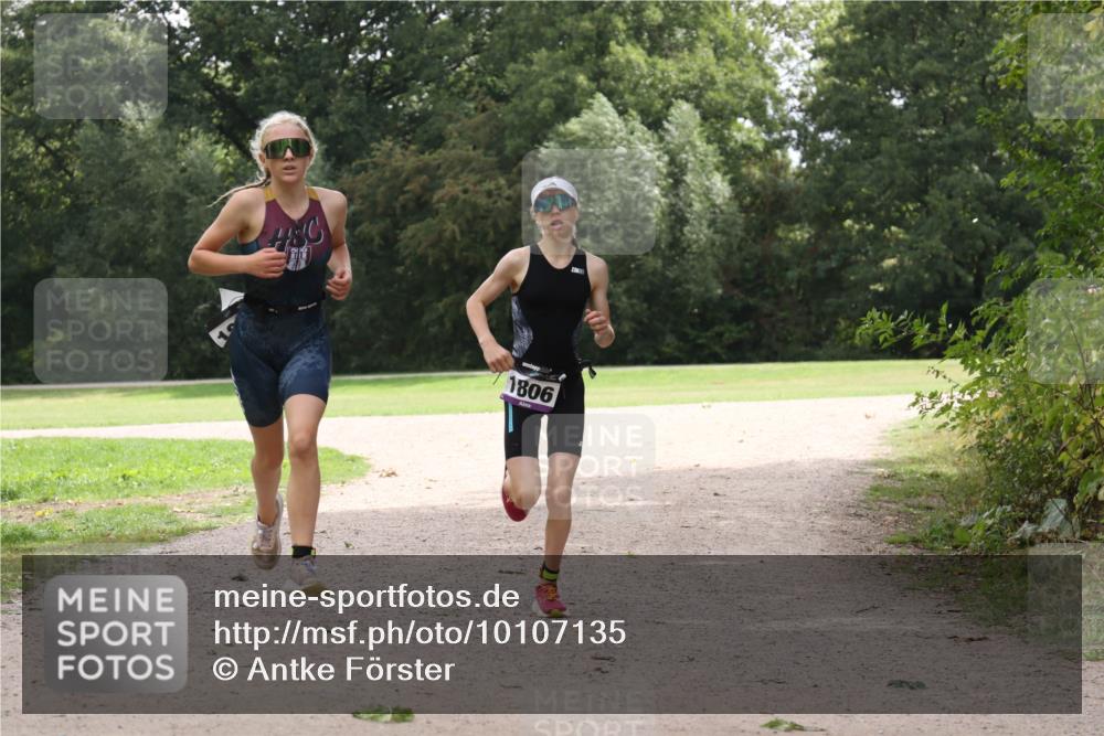 30.08.2026 - Elbe Triathlon Hamburg Antke Förster http://msf.ph/oto/10107135 30.08.2026 12:49:51 Laufen 480, 1806 meine-sportfotos.de