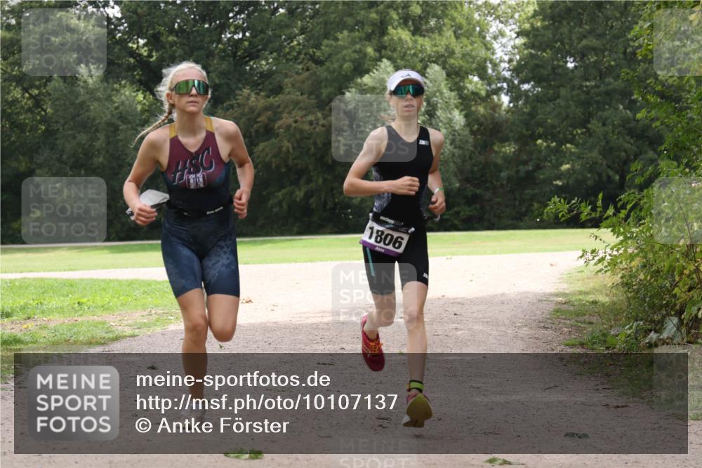 30.08.2026 - Elbe Triathlon Hamburg Antke Förster http://msf.ph/oto/10107137 30.08.2026 12:49:52 Laufen 1806 meine-sportfotos.de