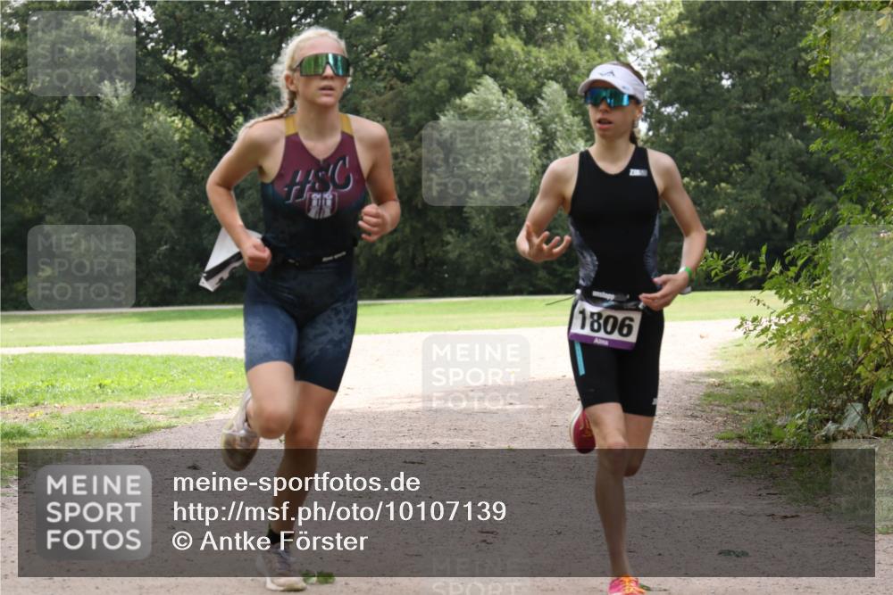 30.08.2026 - Elbe Triathlon Hamburg Antke Förster http://msf.ph/oto/10107139 30.08.2026 12:49:52 Laufen 1806 meine-sportfotos.de