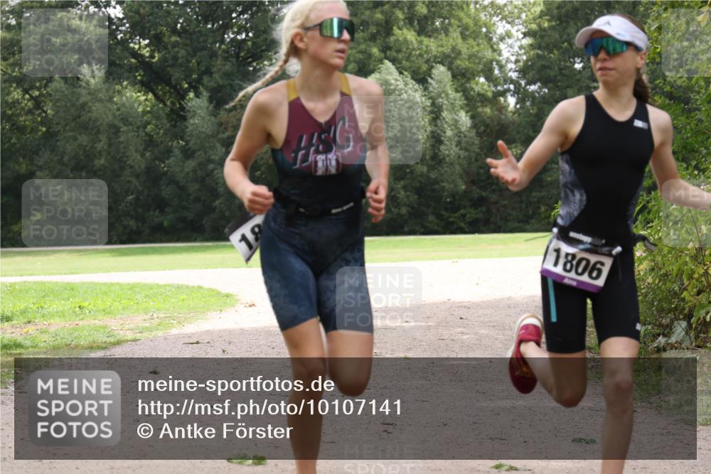 30.08.2026 - Elbe Triathlon Hamburg Antke Förster http://msf.ph/oto/10107141 30.08.2026 12:49:53 Laufen 18, 1806 meine-sportfotos.de