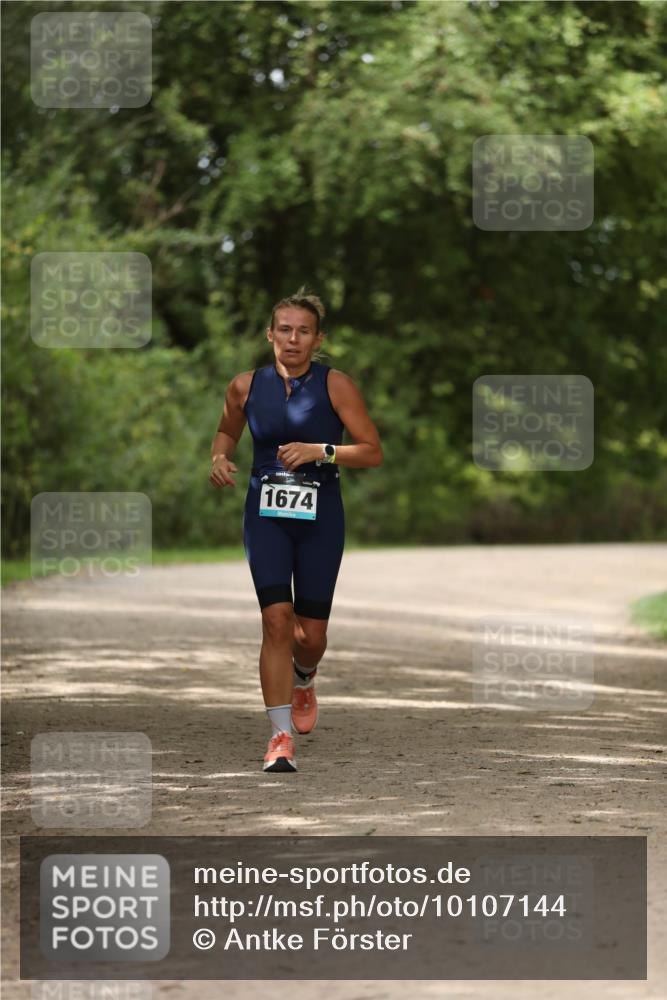 30.08.2026 - Elbe Triathlon Hamburg Antke Förster http://msf.ph/oto/10107144 30.08.2026 12:31:54 Laufen 1674 meine-sportfotos.de