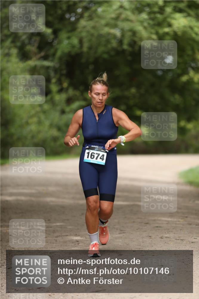 30.08.2026 - Elbe Triathlon Hamburg Antke Förster http://msf.ph/oto/10107146 30.08.2026 12:31:55 Laufen 1674 meine-sportfotos.de