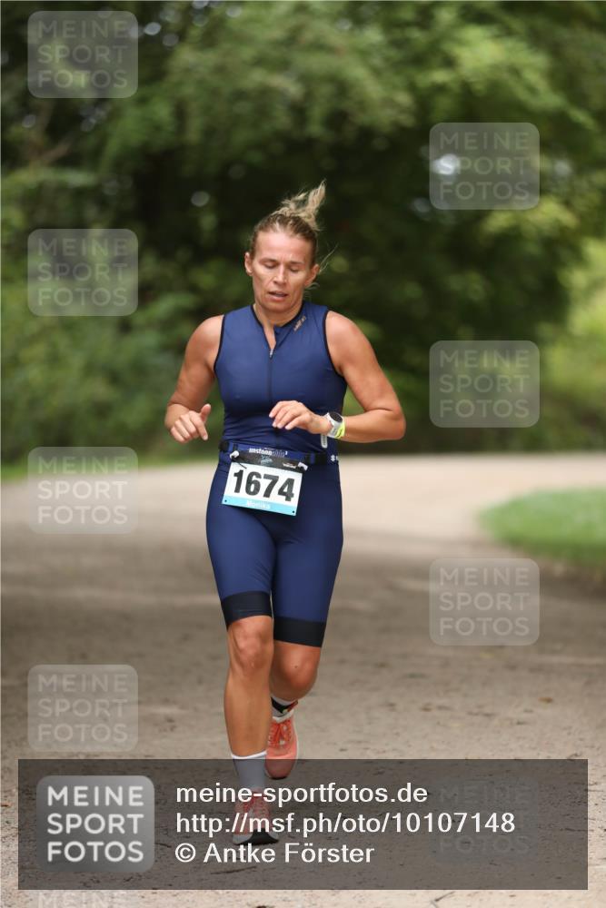 30.08.2026 - Elbe Triathlon Hamburg Antke Förster http://msf.ph/oto/10107148 30.08.2026 12:31:56 Laufen 1674 meine-sportfotos.de