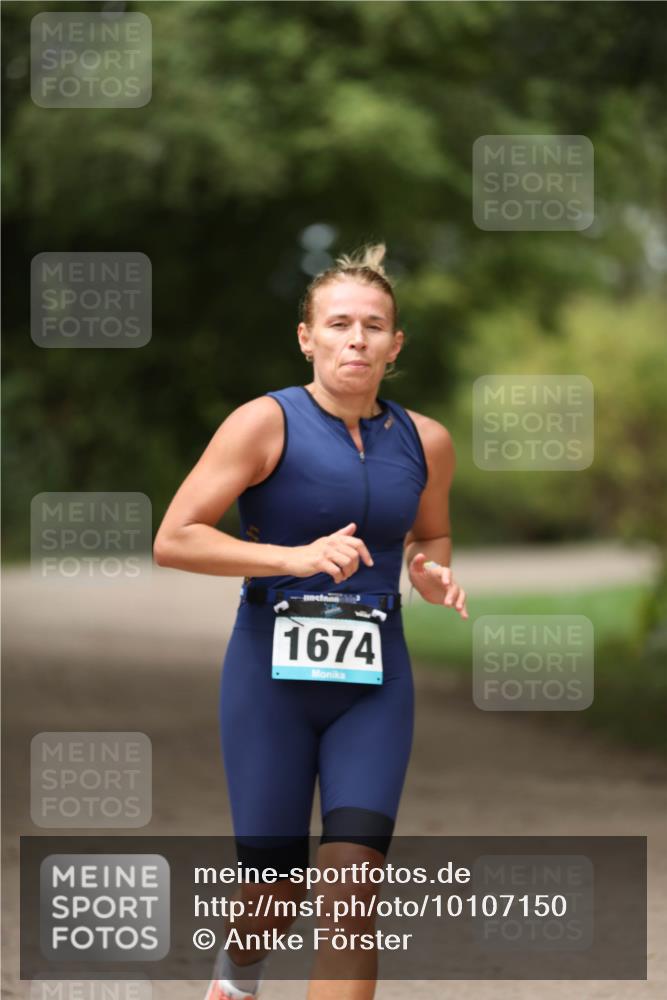 30.08.2026 - Elbe Triathlon Hamburg Antke Förster http://msf.ph/oto/10107150 30.08.2026 12:31:57 Laufen 1674 meine-sportfotos.de