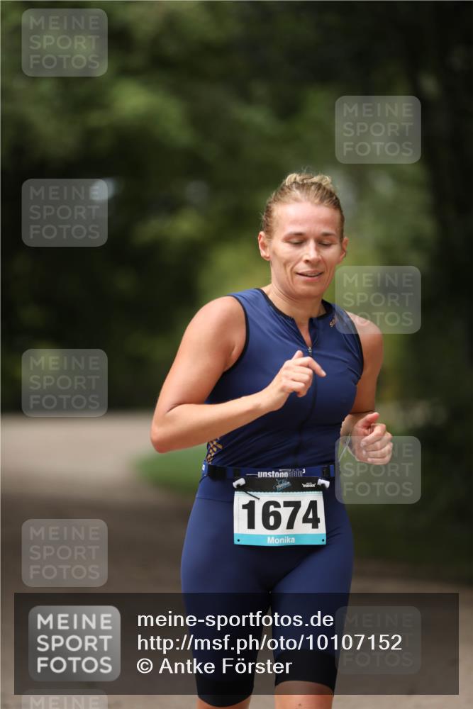 30.08.2026 - Elbe Triathlon Hamburg Antke Förster http://msf.ph/oto/10107152 30.08.2026 12:31:58 Laufen 1674 meine-sportfotos.de