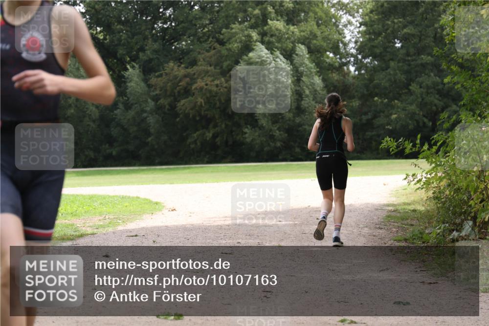 30.08.2026 - Elbe Triathlon Hamburg Antke Förster http://msf.ph/oto/10107163 30.08.2026 12:50:16 Laufen  meine-sportfotos.de