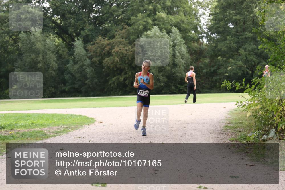 30.08.2026 - Elbe Triathlon Hamburg Antke Förster http://msf.ph/oto/10107165 30.08.2026 12:50:34 Laufen 1775 meine-sportfotos.de