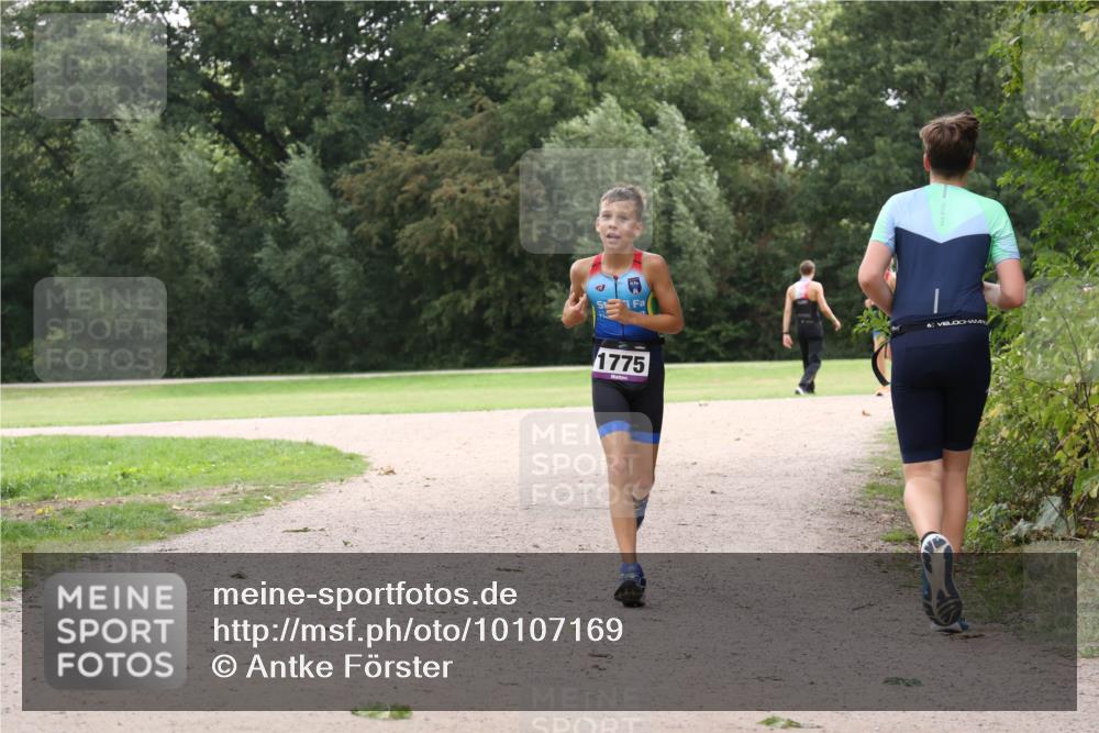 30.08.2026 - Elbe Triathlon Hamburg Antke Förster http://msf.ph/oto/10107169 30.08.2026 12:50:35 Laufen 1775 meine-sportfotos.de