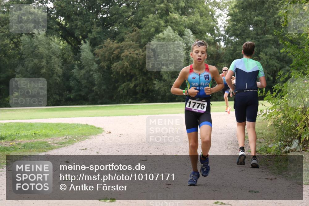 30.08.2026 - Elbe Triathlon Hamburg Antke Förster http://msf.ph/oto/10107171 30.08.2026 12:50:36 Laufen 1775 meine-sportfotos.de