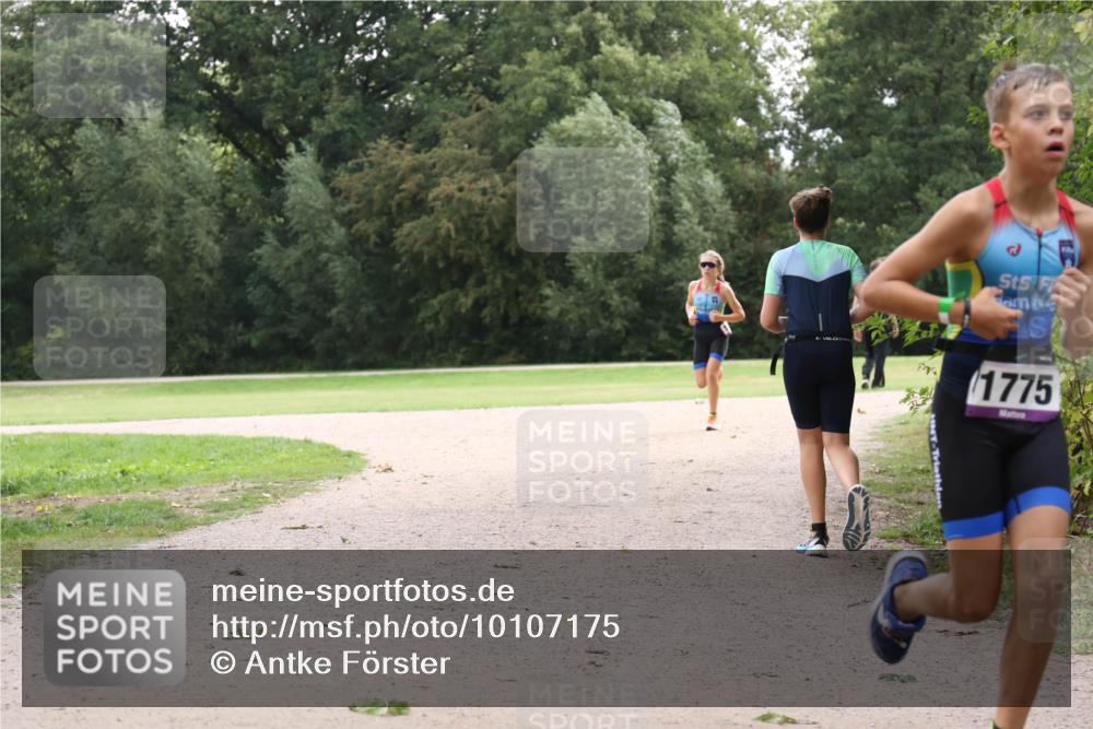 30.08.2026 - Elbe Triathlon Hamburg Antke Förster http://msf.ph/oto/10107175 30.08.2026 12:50:37 Laufen 1775 meine-sportfotos.de