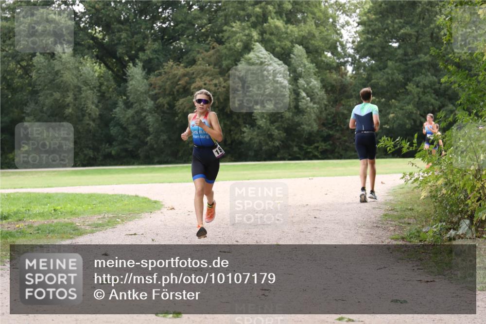 30.08.2026 - Elbe Triathlon Hamburg Antke Förster http://msf.ph/oto/10107179 30.08.2026 12:50:40 Laufen  meine-sportfotos.de