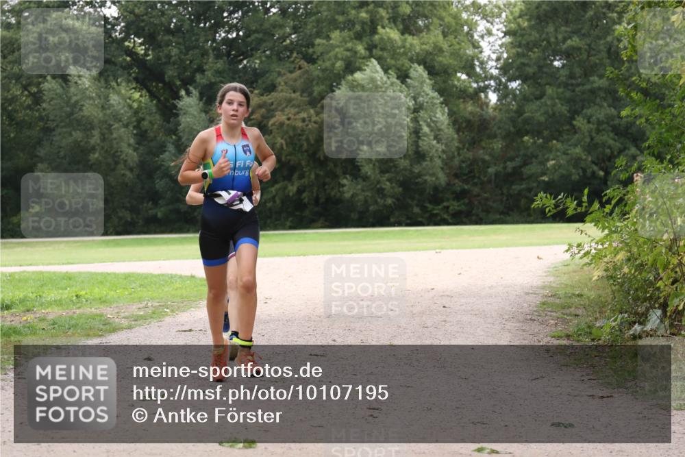 30.08.2026 - Elbe Triathlon Hamburg Antke Förster http://msf.ph/oto/10107195 30.08.2026 12:50:49 Laufen  meine-sportfotos.de