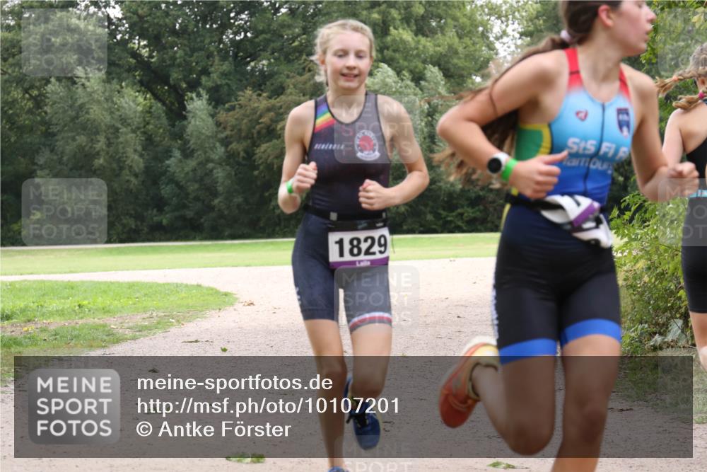 30.08.2026 - Elbe Triathlon Hamburg Antke Förster http://msf.ph/oto/10107201 30.08.2026 12:50:50 Laufen 1829 meine-sportfotos.de