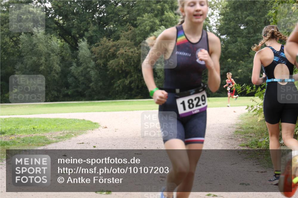 30.08.2026 - Elbe Triathlon Hamburg Antke Förster http://msf.ph/oto/10107203 30.08.2026 12:50:51 Laufen 1829 meine-sportfotos.de