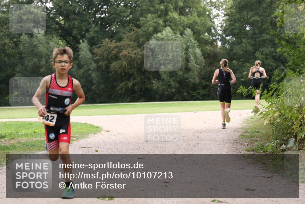 30.08.2026 - Elbe Triathlon Hamburg Antke Förster http://msf.ph/oto/10107213 30.08.2026 12:50:58 Laufen 42 meine-sportfotos.de