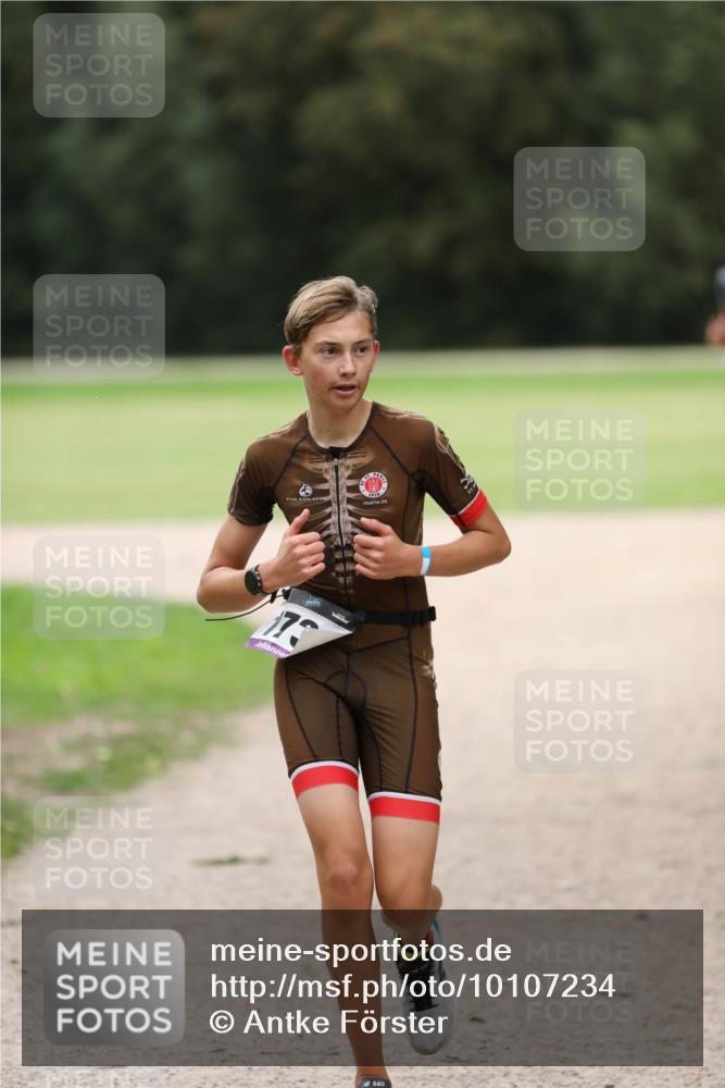 30.08.2026 - Elbe Triathlon Hamburg Antke Förster http://msf.ph/oto/10107234 30.08.2026 12:36:02 Laufen 73, 860 meine-sportfotos.de