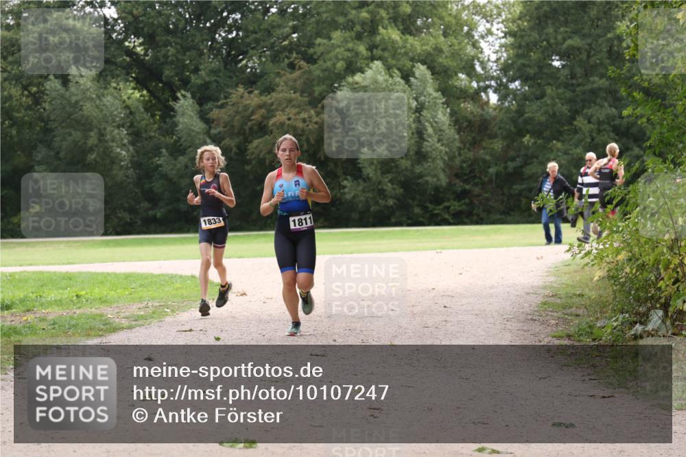30.08.2026 - Elbe Triathlon Hamburg Antke Förster http://msf.ph/oto/10107247 30.08.2026 12:51:37 Laufen 1833, 1811 meine-sportfotos.de
