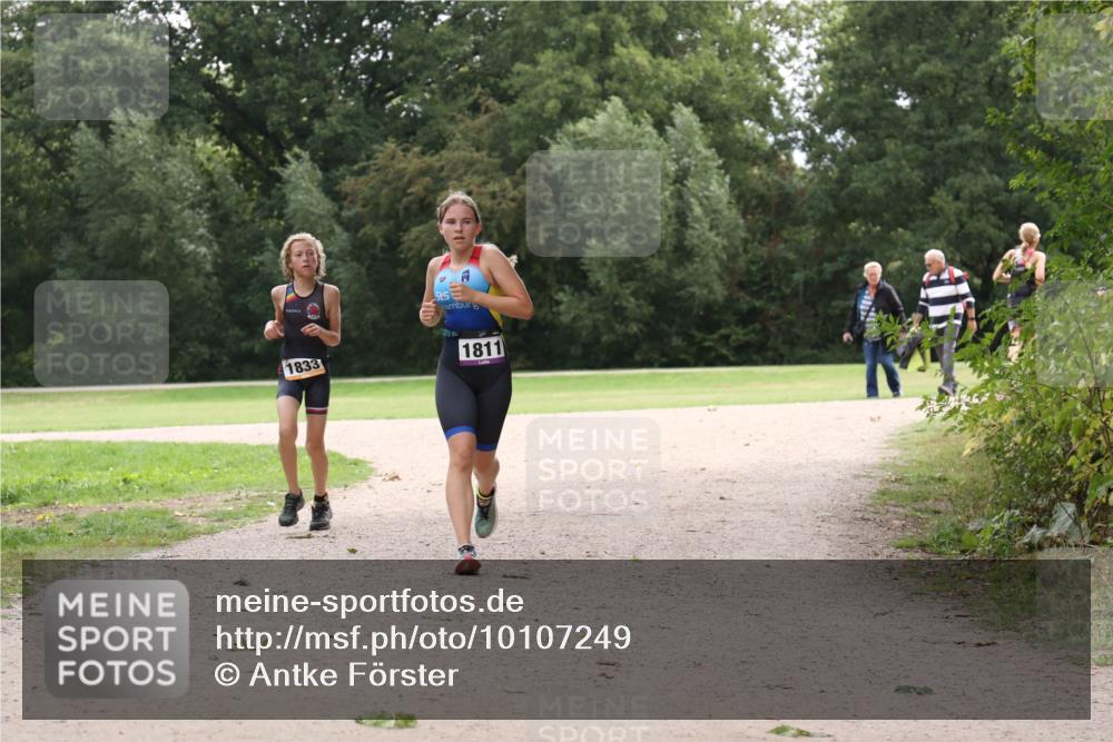 30.08.2026 - Elbe Triathlon Hamburg Antke Förster http://msf.ph/oto/10107249 30.08.2026 12:51:37 Laufen 1833, 1811 meine-sportfotos.de