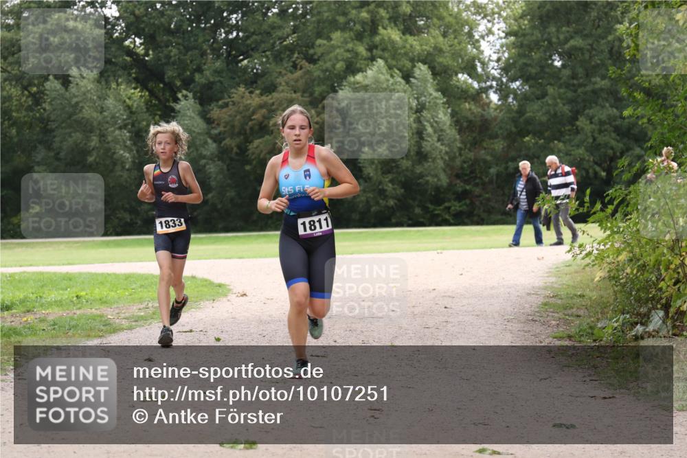 30.08.2026 - Elbe Triathlon Hamburg Antke Förster http://msf.ph/oto/10107251 30.08.2026 12:51:38 Laufen 1833, 1811 meine-sportfotos.de