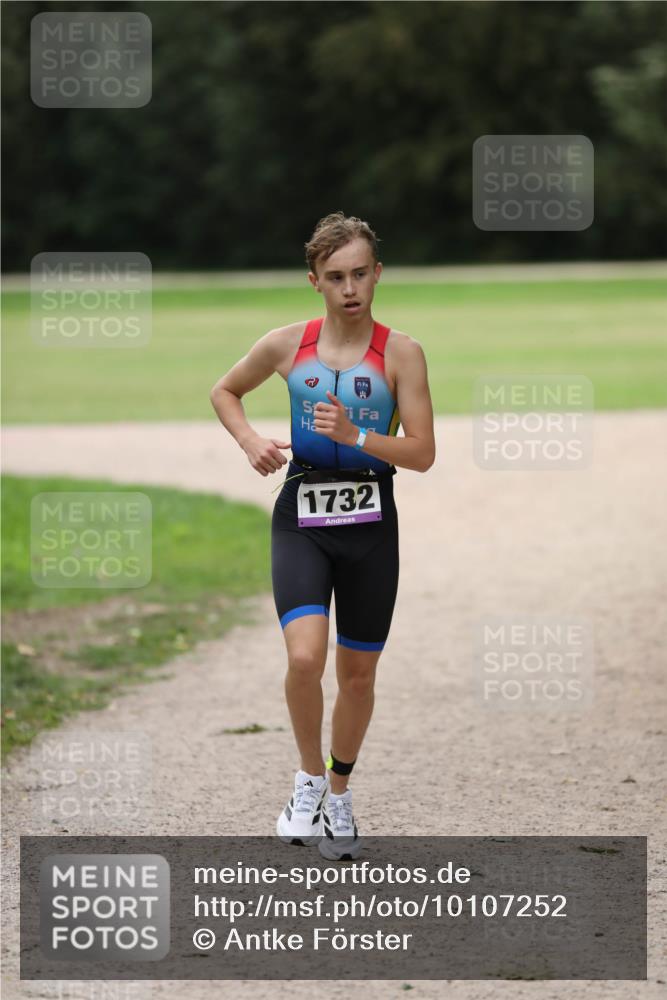 30.08.2026 - Elbe Triathlon Hamburg Antke Förster http://msf.ph/oto/10107252 30.08.2026 12:36:10 Laufen 1732 meine-sportfotos.de