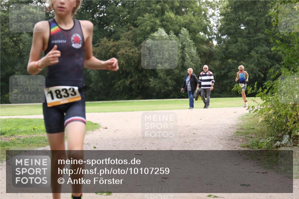 30.08.2026 - Elbe Triathlon Hamburg Antke Förster http://msf.ph/oto/10107259 30.08.2026 12:51:41 Laufen 1833 meine-sportfotos.de