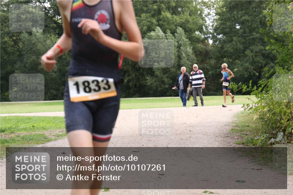30.08.2026 - Elbe Triathlon Hamburg Antke Förster http://msf.ph/oto/10107261 30.08.2026 12:51:42 Laufen 1833, 1855 meine-sportfotos.de