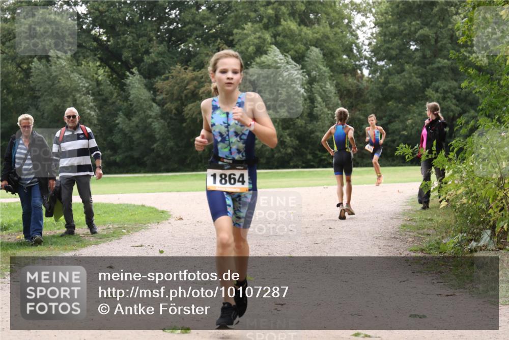 30.08.2026 - Elbe Triathlon Hamburg Antke Förster http://msf.ph/oto/10107287 30.08.2026 12:52:00 Laufen 1864 meine-sportfotos.de