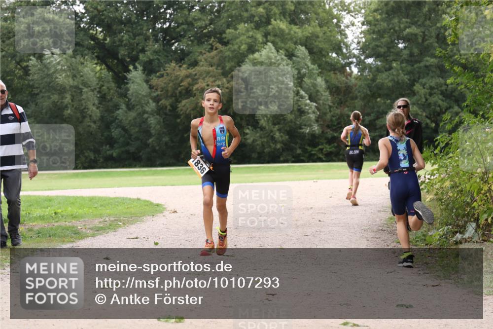 30.08.2026 - Elbe Triathlon Hamburg Antke Förster http://msf.ph/oto/10107293 30.08.2026 12:52:06 Laufen 1836 meine-sportfotos.de
