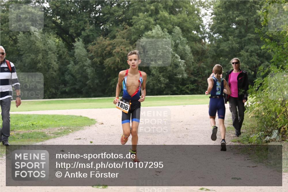 30.08.2026 - Elbe Triathlon Hamburg Antke Förster http://msf.ph/oto/10107295 30.08.2026 12:52:06 Laufen 1836 meine-sportfotos.de