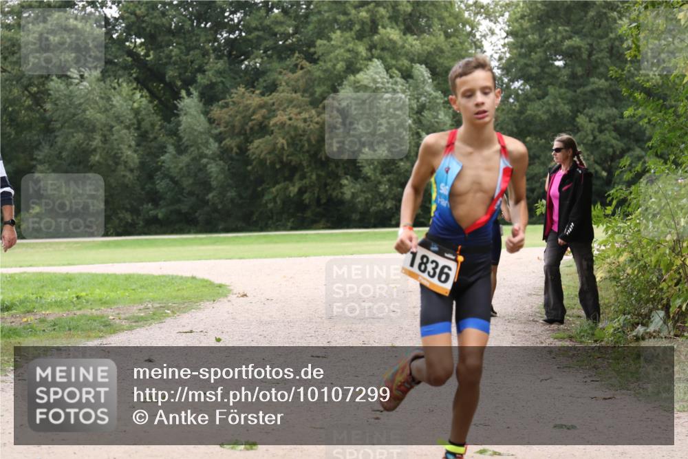 30.08.2026 - Elbe Triathlon Hamburg Antke Förster http://msf.ph/oto/10107299 30.08.2026 12:52:08 Laufen 1836 meine-sportfotos.de