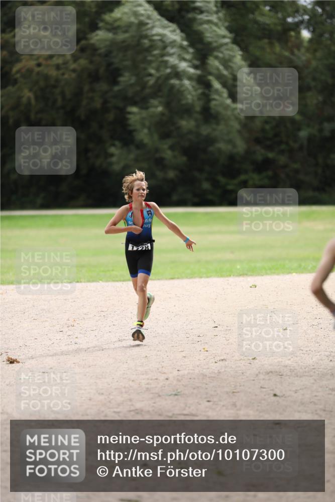 30.08.2026 - Elbe Triathlon Hamburg Antke Förster http://msf.ph/oto/10107300 30.08.2026 12:38:31 Laufen  meine-sportfotos.de