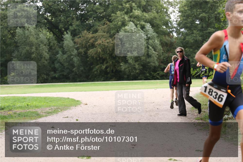 30.08.2026 - Elbe Triathlon Hamburg Antke Förster http://msf.ph/oto/10107301 30.08.2026 12:52:08 Laufen 1836 meine-sportfotos.de