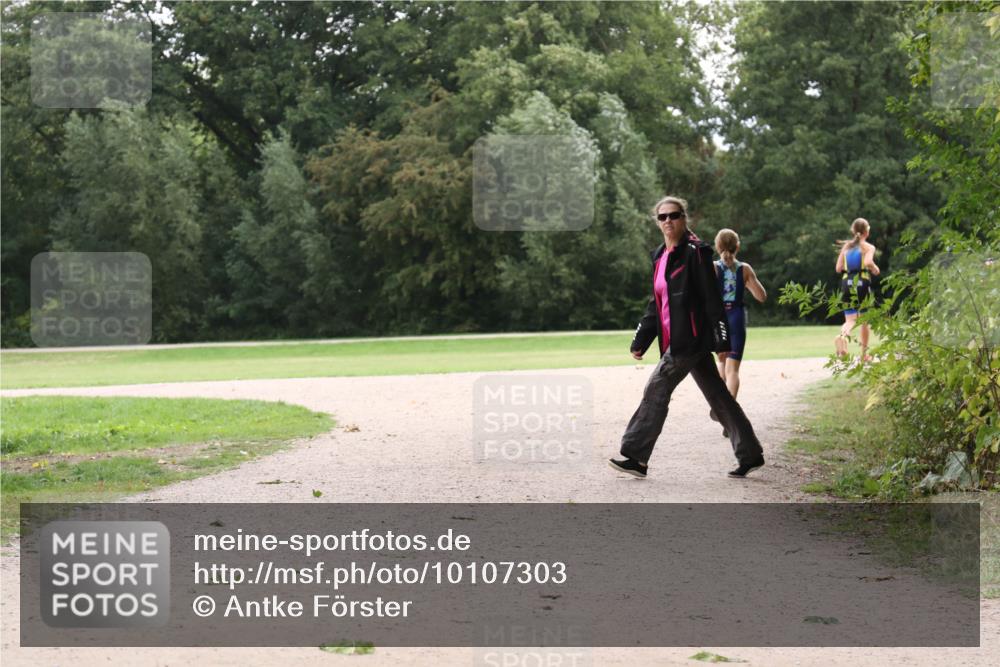 30.08.2026 - Elbe Triathlon Hamburg Antke Förster http://msf.ph/oto/10107303 30.08.2026 12:52:09 Laufen  meine-sportfotos.de