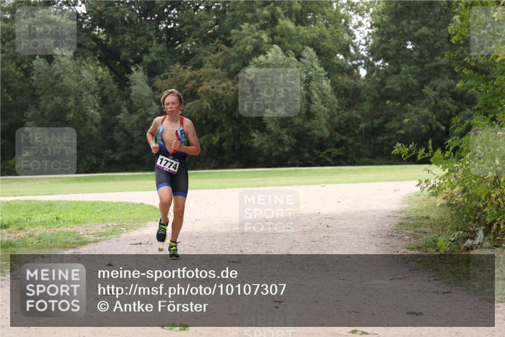 30.08.2026 - Elbe Triathlon Hamburg Antke Förster http://msf.ph/oto/10107307 30.08.2026 12:52:26 Laufen 1774 meine-sportfotos.de